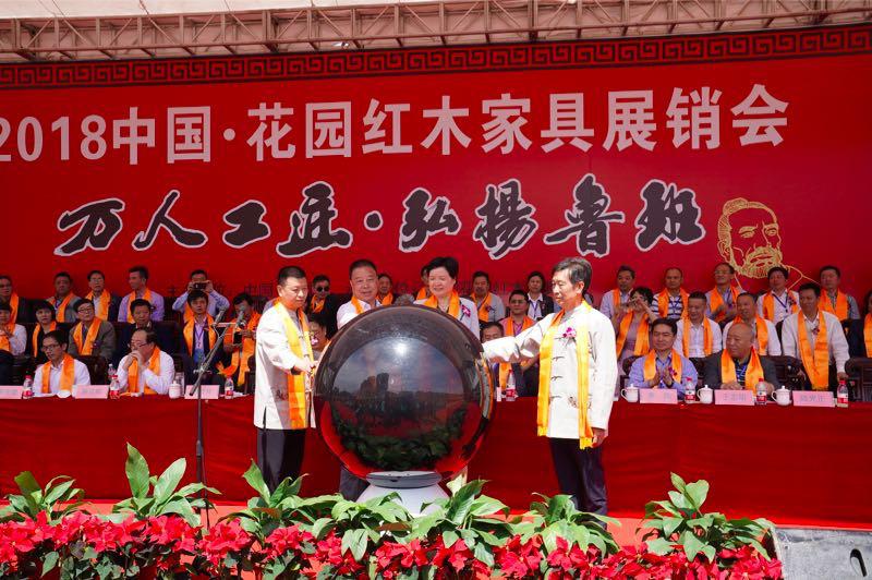 作为中国"红木第一村,花园村拥有个私工商户达3483家,并已形成全产业