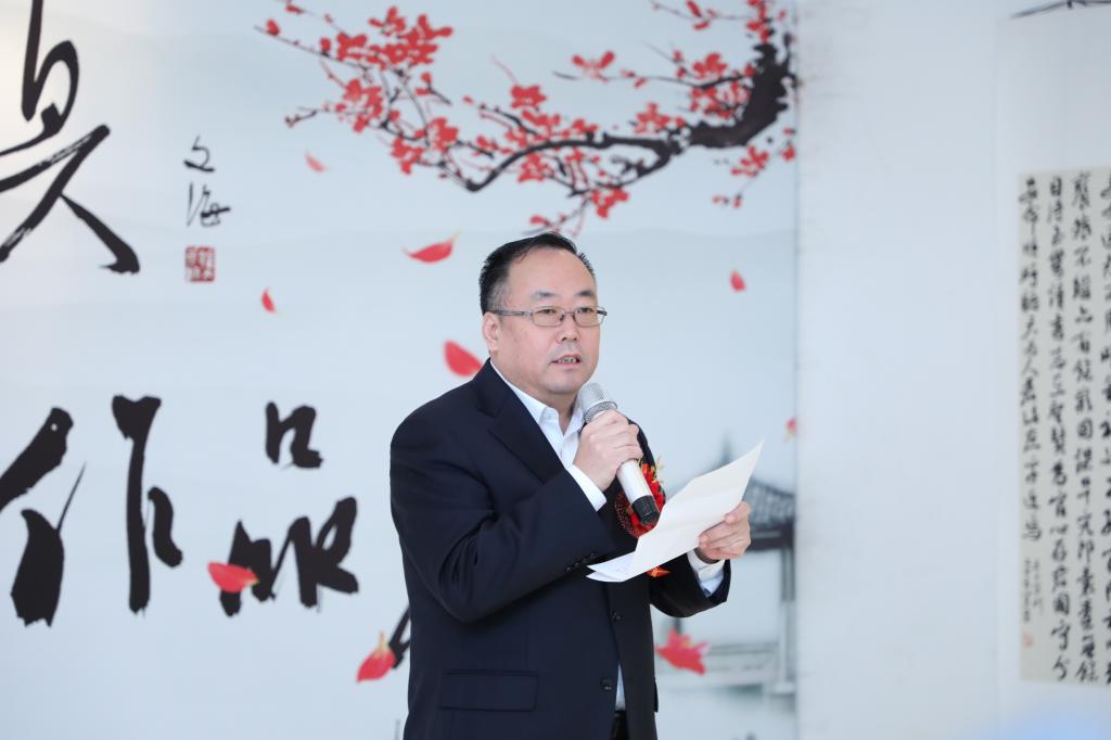 著名书画评论家程秉洲在欣赏了王向东的书法作品后表示"王向东先生的