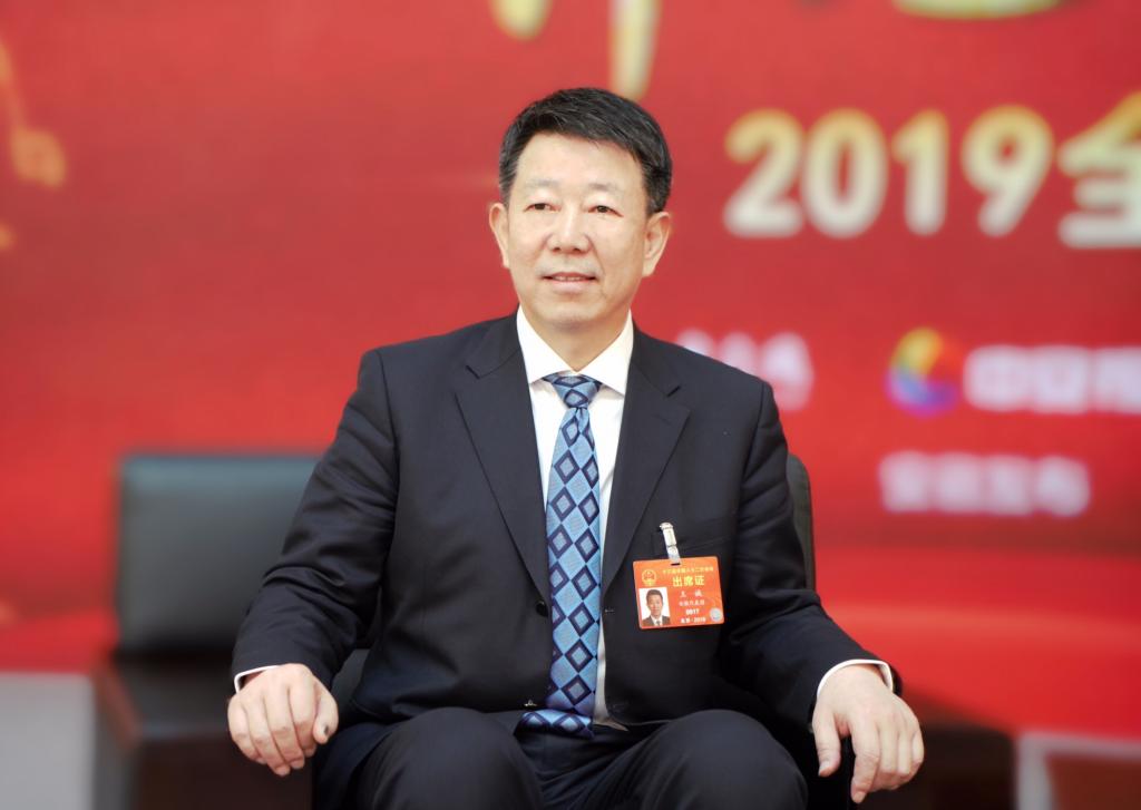 长塑老总_元代青白釉堆塑长颈瓶(3)