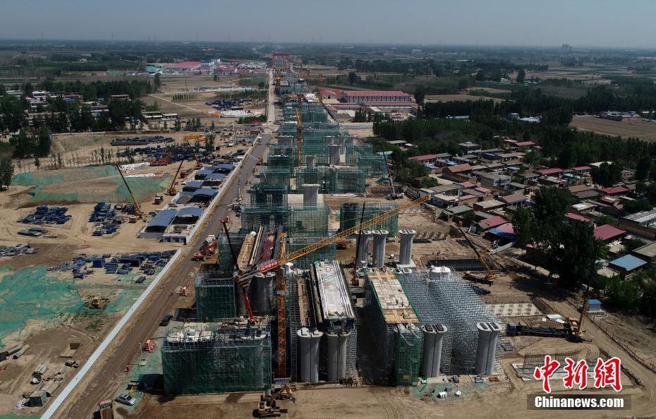 该铁路起自京九铁路李营站,经北京大兴区,北京新机场,霸州市,终至雄