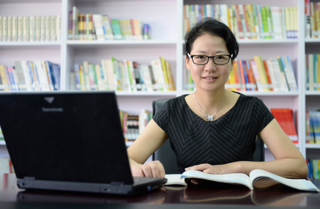 上海市建青实验学校校长潘敬芳智能技术赋能多元成长