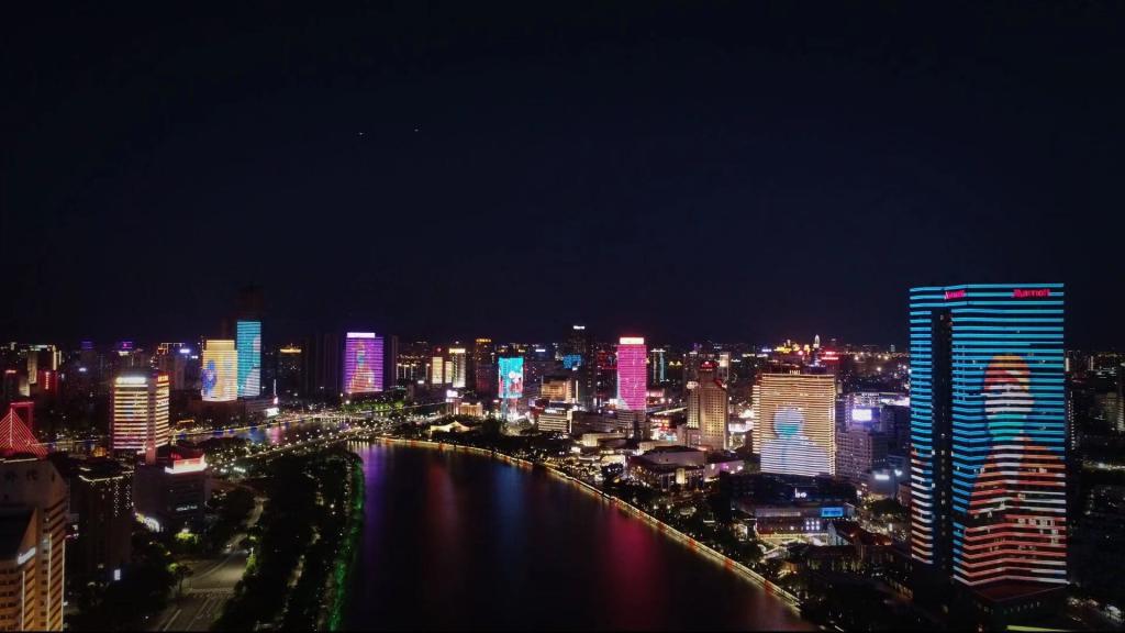 浙江宁波三江六岸灯光秀礼赞可敬劳动者