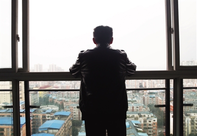  蒙冤服刑获赔偿  含冤坐牢20年获国家赔偿203