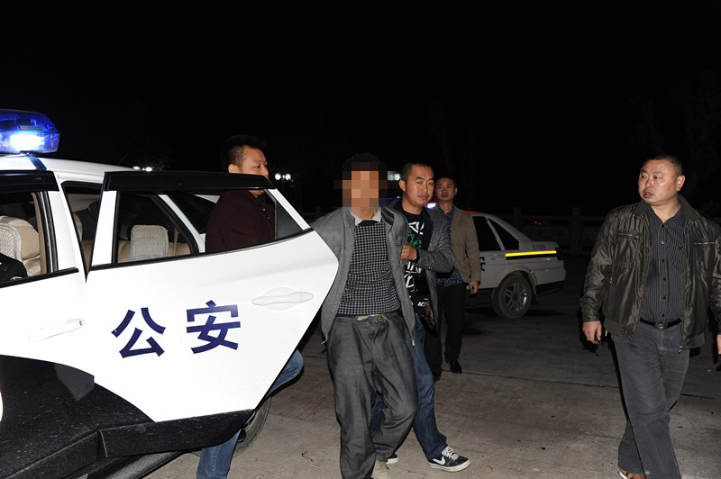 政法委书记,公安局局长史大高同志亲多次组织民警召开专案案情分析会