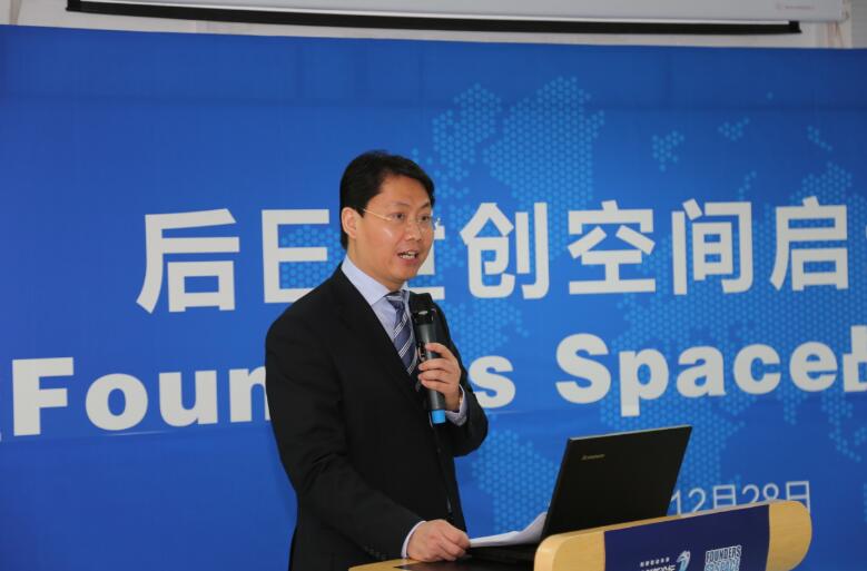 图为后e世创空间创始人崔巍老师