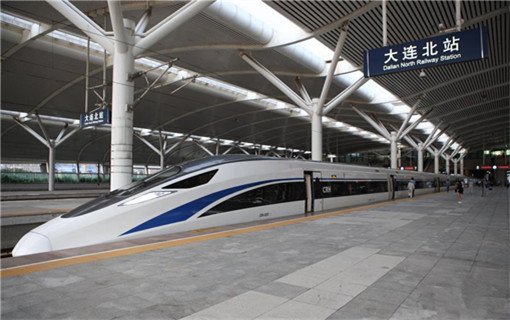 这是8月15日在大连北站拍摄的中国标准动车组.