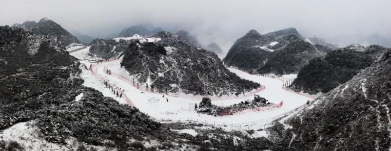 六盘水市钟山区梅花山国际滑雪场