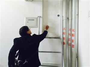 业主装修堵住消防通道 电梯被封停居民很受伤