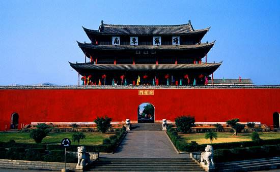 建水地标——朝阳楼 朝阳楼是建水东门城楼,始