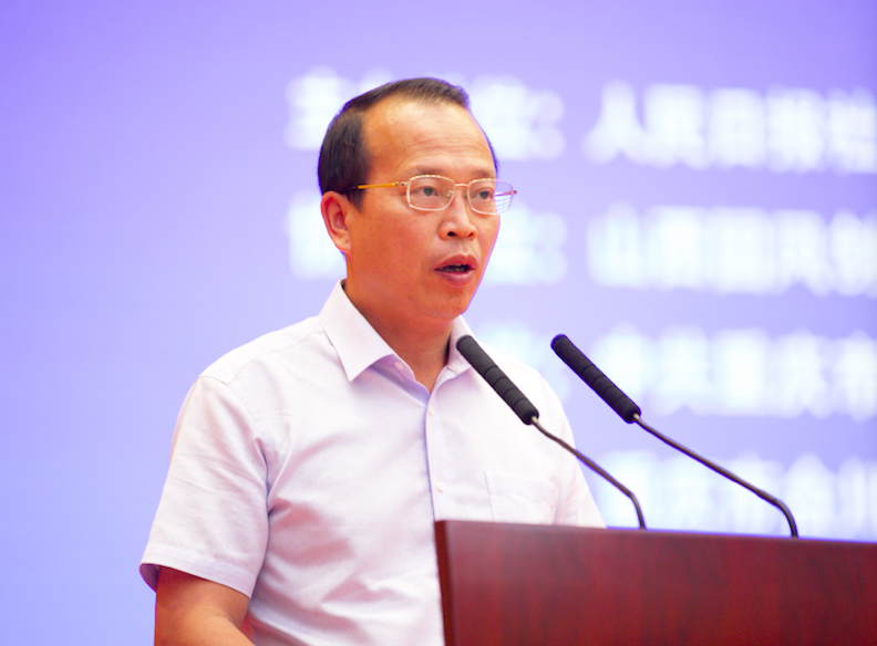 非常荣幸能代表全国唯一的仫佬族自治县广西壮族自治区罗城仫佬族自治