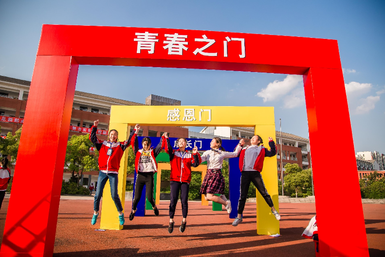 四"青年节到来之际接受了青春礼.