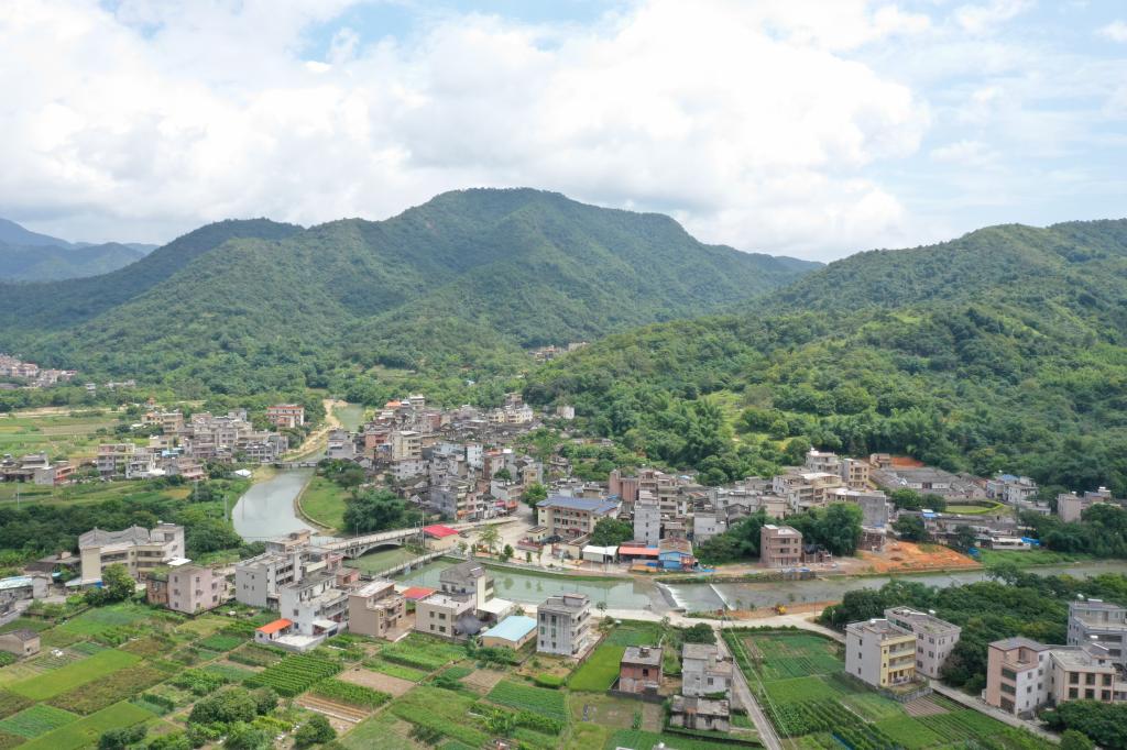 广东丰顺县大罗村驻村干部倾情帮扶困难群众-民生网-人民日报社《民生周刊》杂志官网