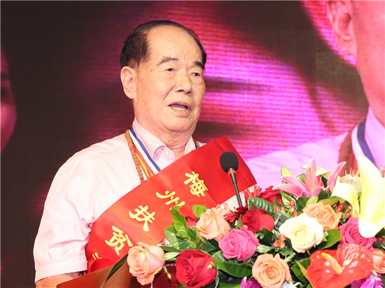 许应裘八旬老人回报桑梓30年来捐资超10亿