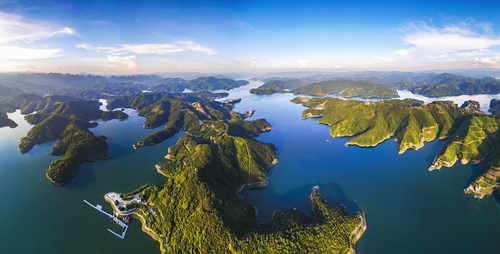 镜头丨水天一色绘万峰