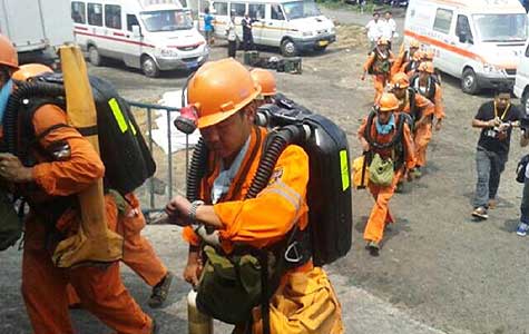 安徽煤矿爆炸事故幸存者:刚爆炸能见度不到1米-民生网-人民日报社