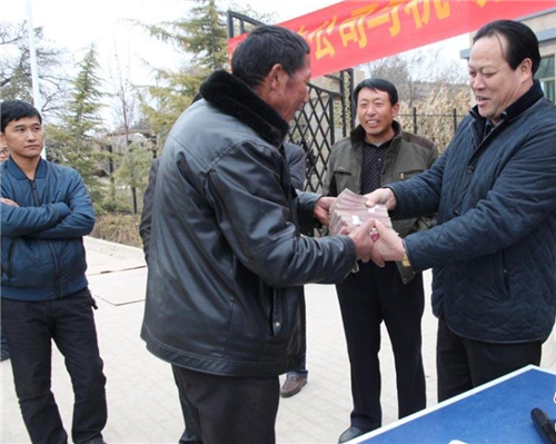 张玉玺 刘玉桃) 素有貂蝉故里之称的甘肃临洮县一山村支书边国胜,在村