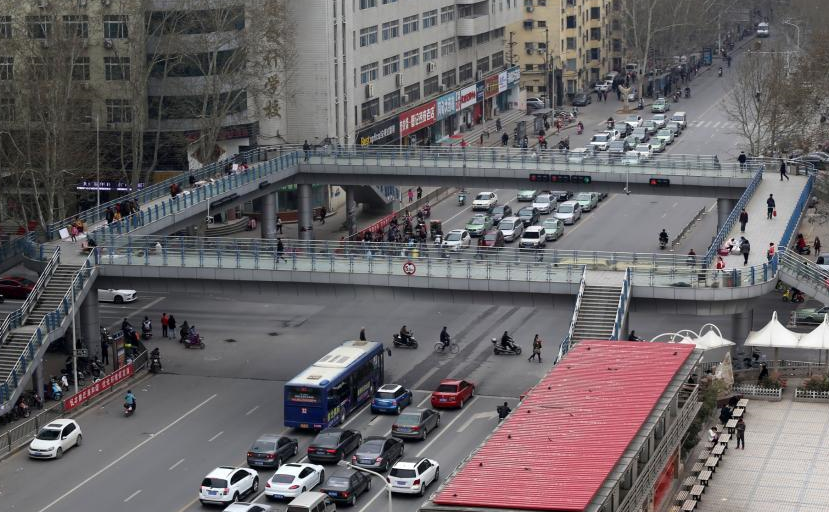 郑州市农业路22座brt公交站台因修高架拆除风波未平,该市文化路黄河路