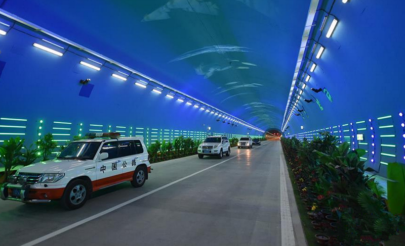 探访六盘山隧道 犹如海底世界