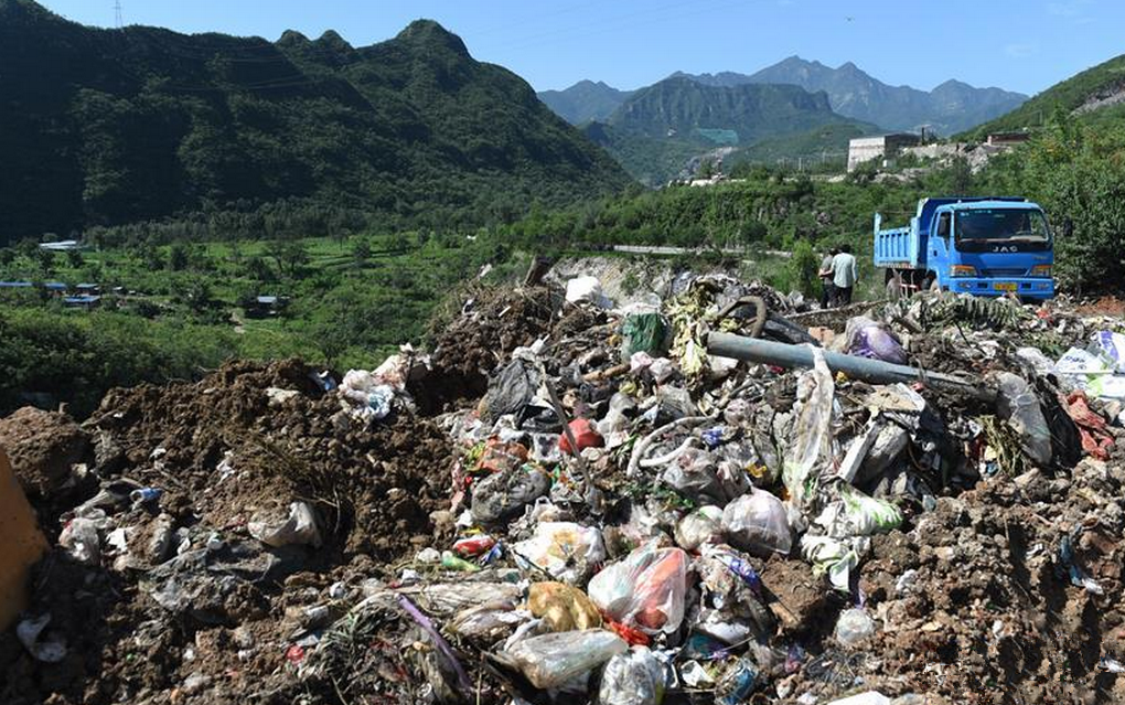 北京将军坨景区垃圾山预计三周内清运完毕