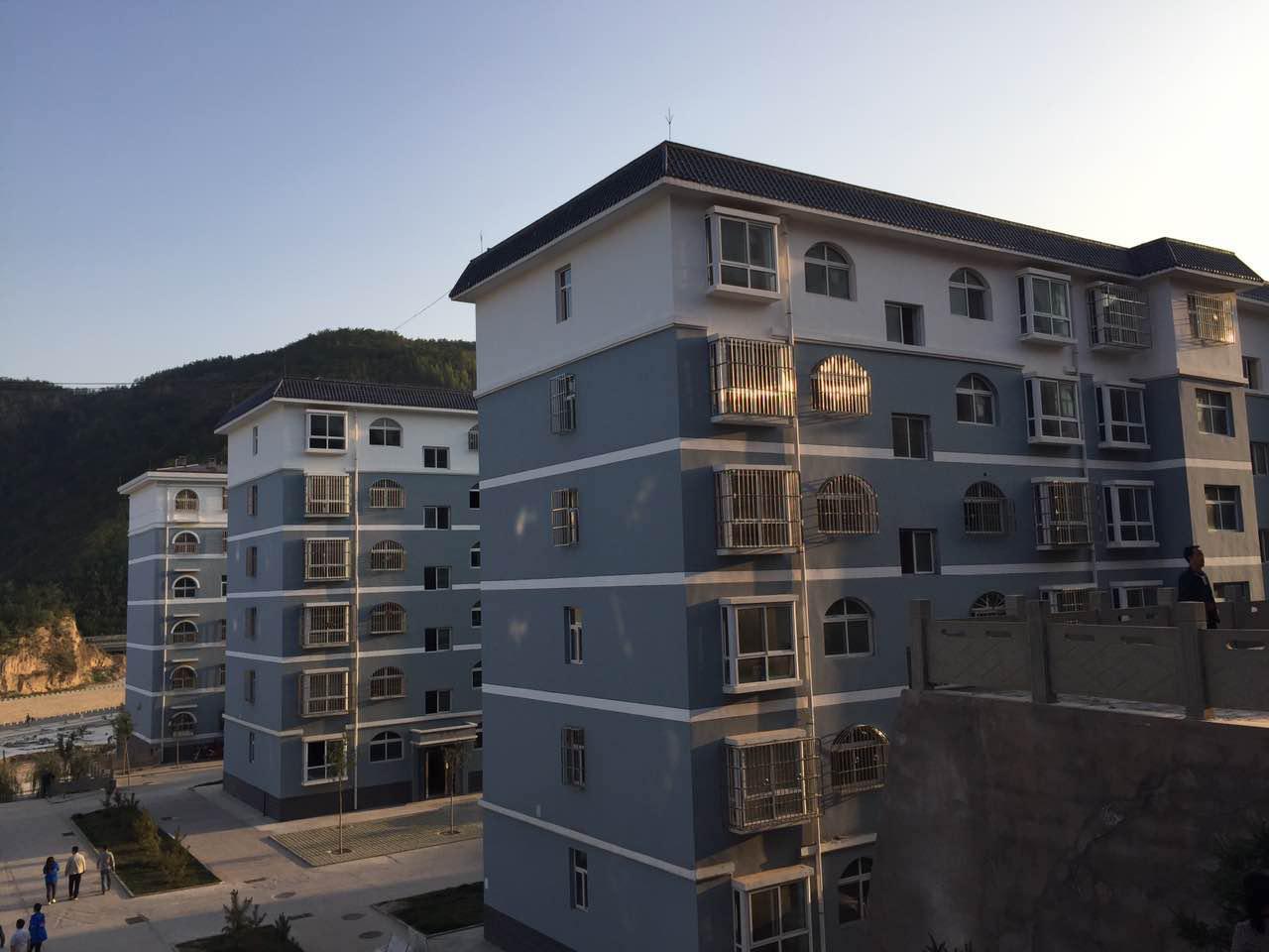 扶贫搬迁集中安置的新居产业就业扶贫方面,开展供销集团代持股的产业