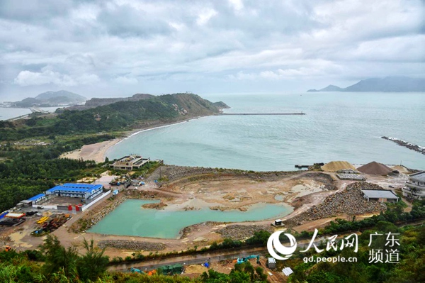桂山岛正在建设的海豚湾沙滩工程.  资料图片