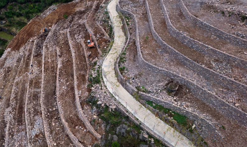 山区的恩施土家族苗族自治州宣恩县展开"石漠化(即石质荒漠化)"治理