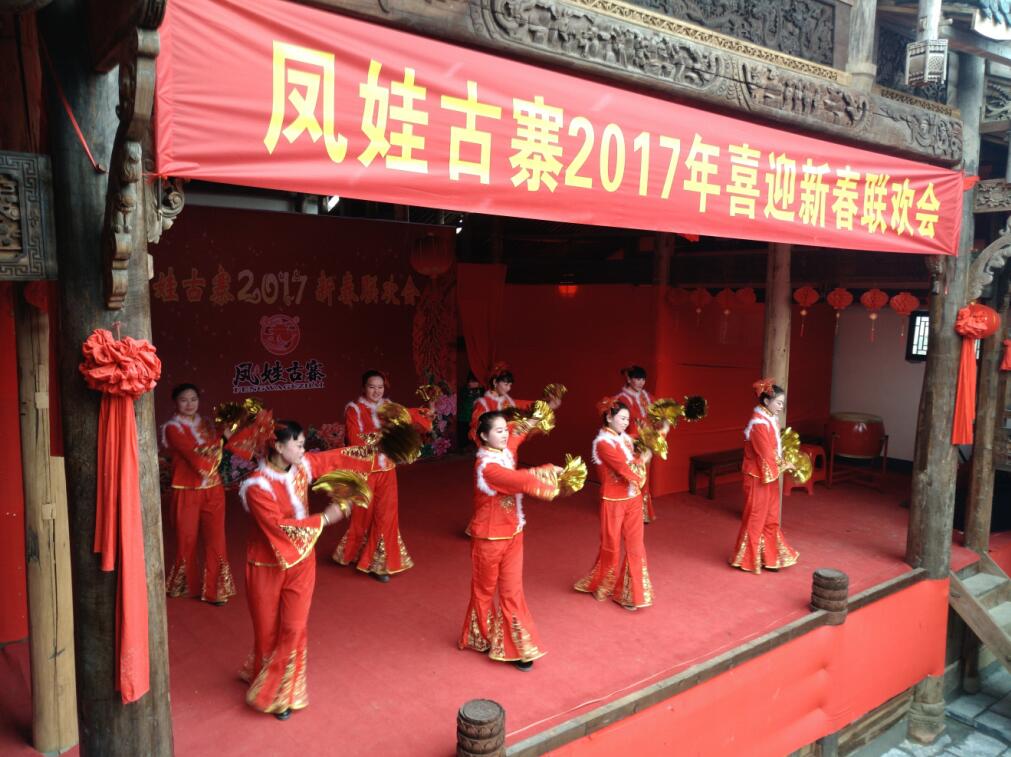 余红梅:送乡亲民俗文化"年货"