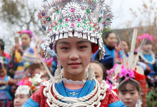 2月3日,贵州省黎平县地坪镇高青苗寨苗族姑娘参加"赶坪子"活动.