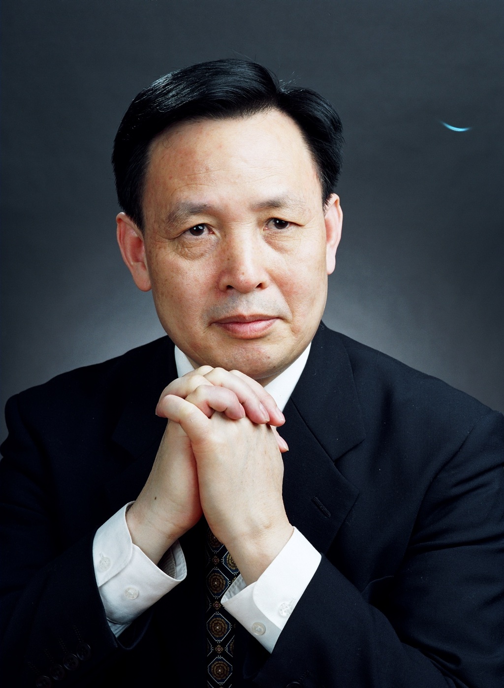 何星亮委员:高校和科研机构也要加大力度反腐败